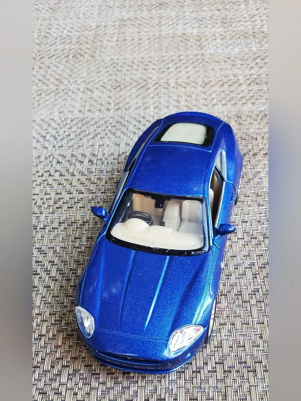 Kinsmart 5321D Jaguar XK Coupe 1/38 scale diecast model car,